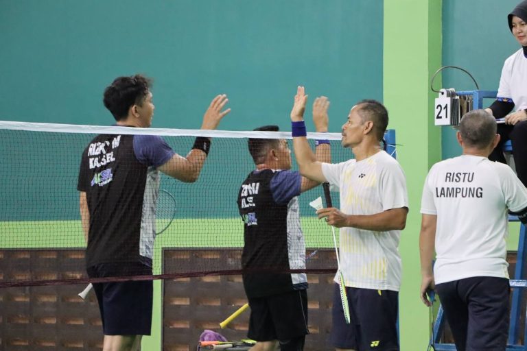 Regu Bulutangkis Putra Kalsel Melaju ke Babak Delapan Besar PORNAS Korpri XVII 2025