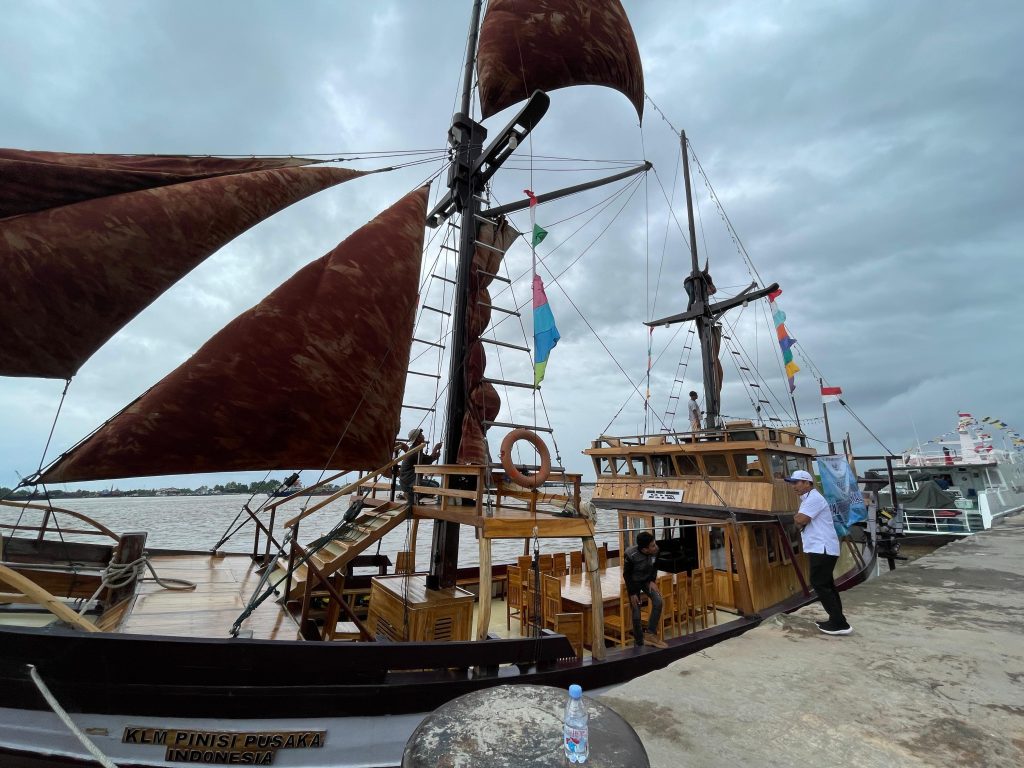 Kapal Pinisi “Barito River Cruise” Jadi Primadona Wisata Air Kalsel, Peminat Terus Meningkat