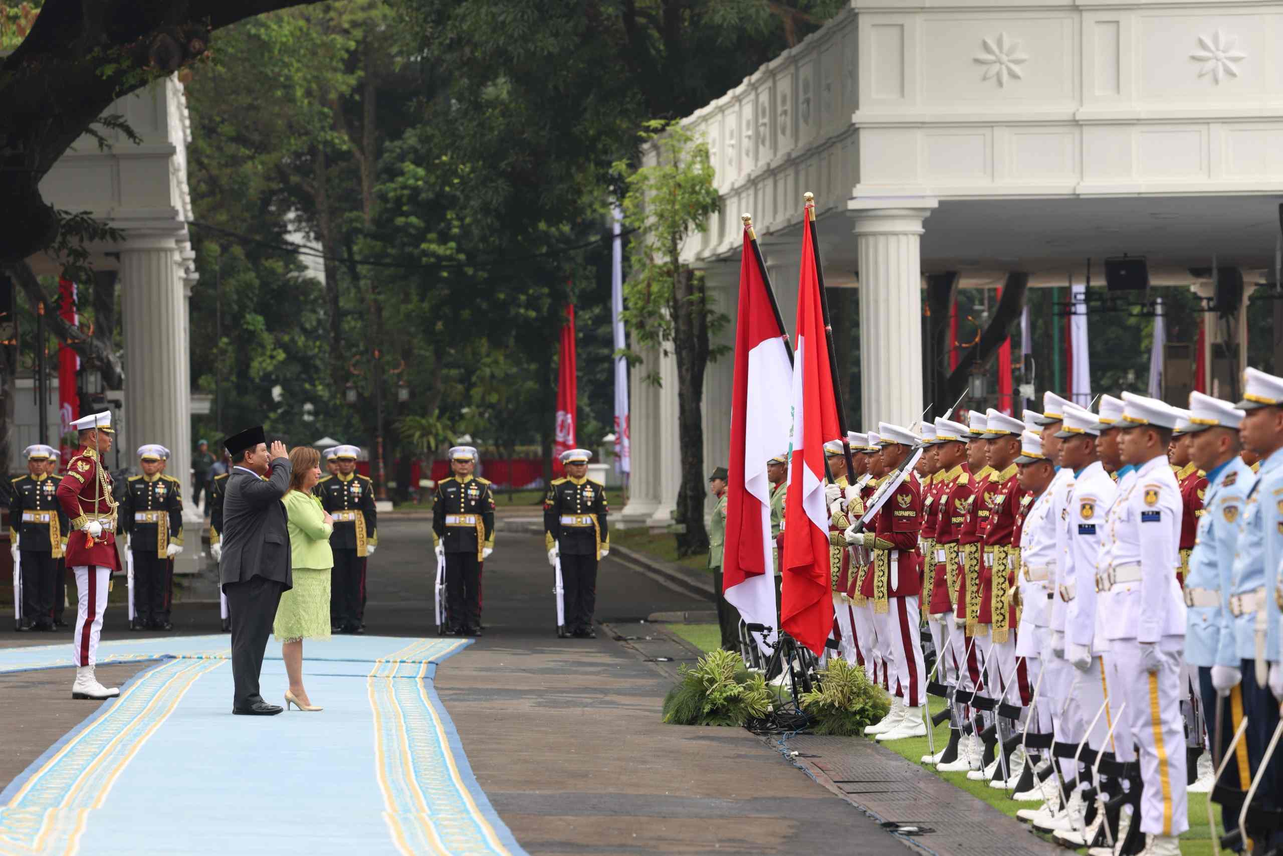 Prabowo Sambut Presiden Peru di Istana Merdeka, Ribuan Pelajar Ikut Meriahkan