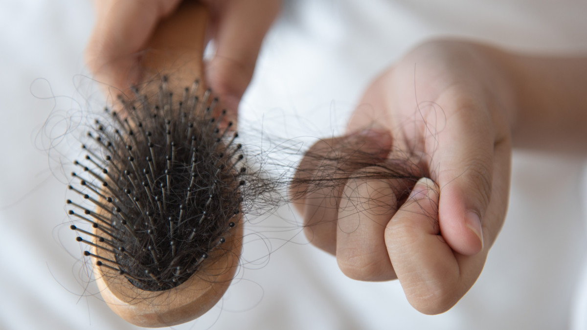 Rambut Rontok? Coba Cara Ini, Bisa Dilakukan Sendiri di Rumah!