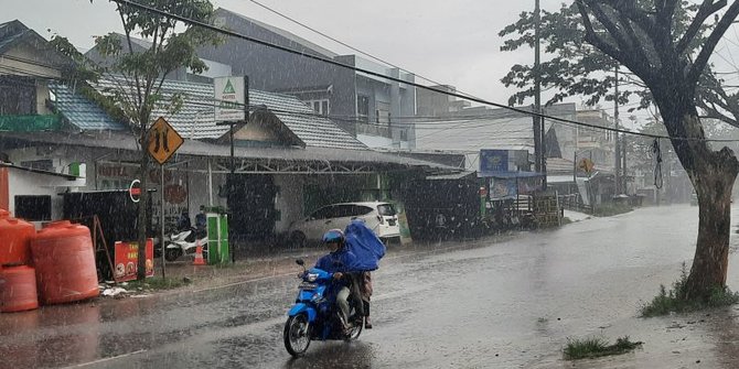 BMKG Kalsel Peringatkan Potensi Hujan Lebat Disertai Petir di Sejumlah Wilayah