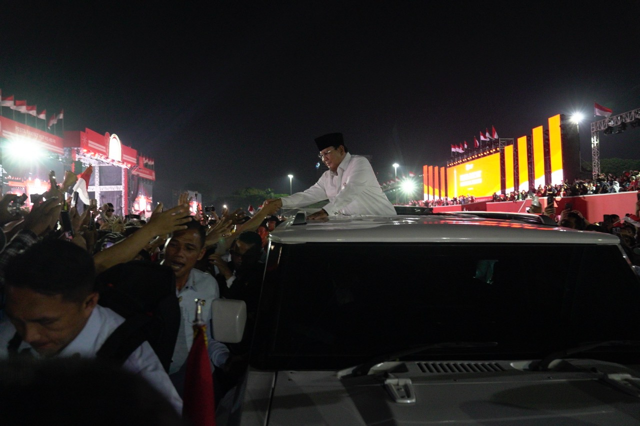 Momen Prabowo Disambut Lautan Warga di Monas saat Malam Karnaval Bersatu