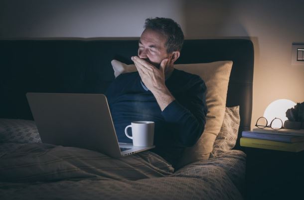 Kopi Malam Hari: Musuh Tidur atau Sekadar Mitos? Cek Genetika Anda!