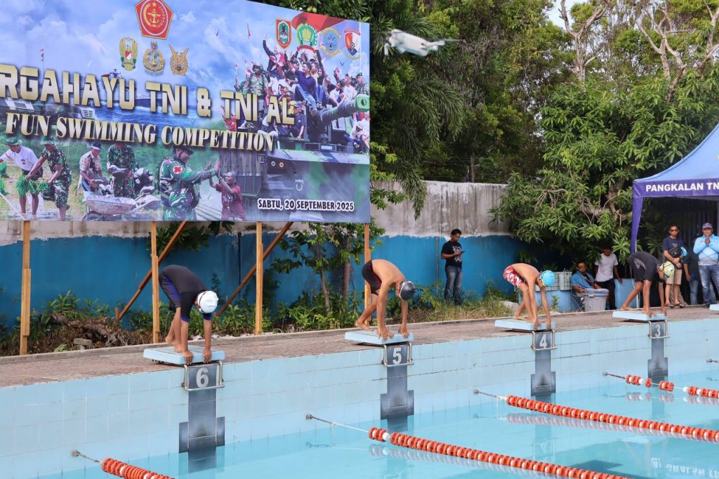 Fun Swimming Competition Warnai HUT ke-80 TNI dan TNI AL di Banjarmasin