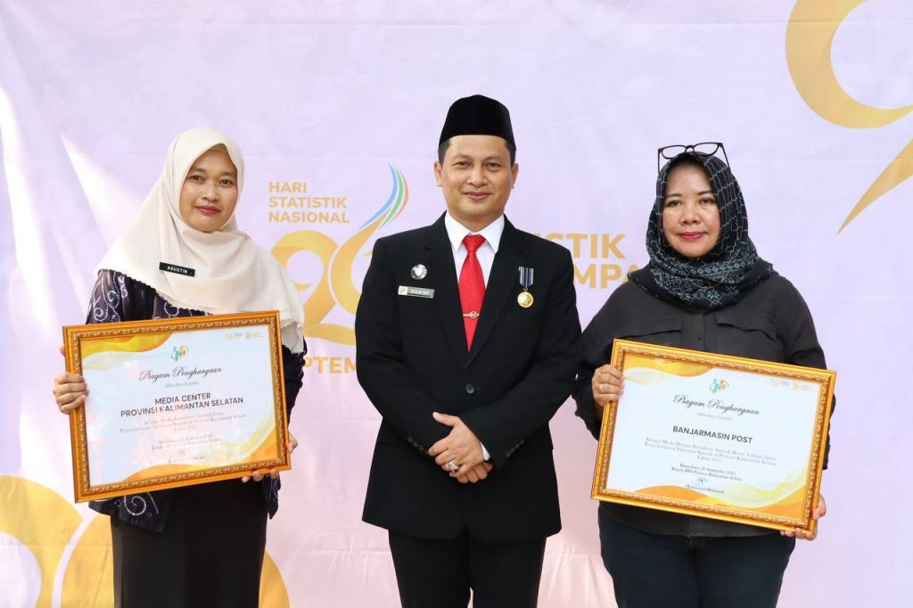 Media Center Kominfo Kalsel Raih Penghargaan dari BPS sebagai Media Teraktif Penyebar Informasi Statistik