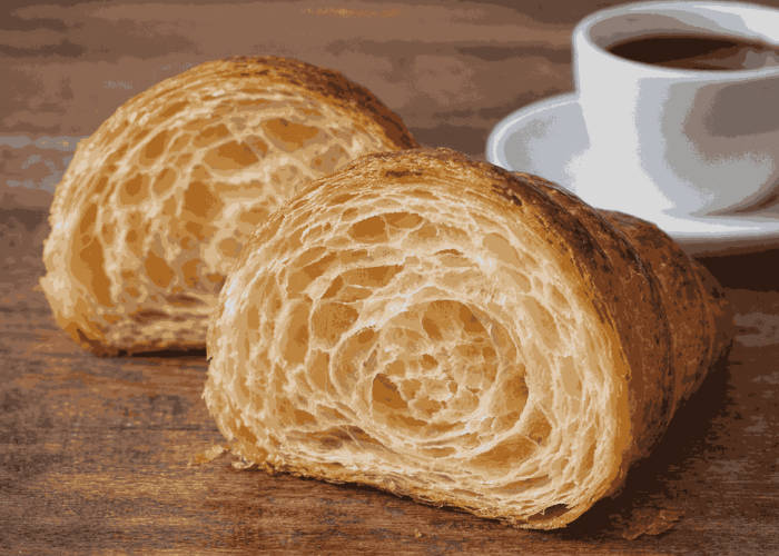 Rahasia Berlapis: Mengungkap Jejak Sejarah Croissant dari Austria ke Prancis
