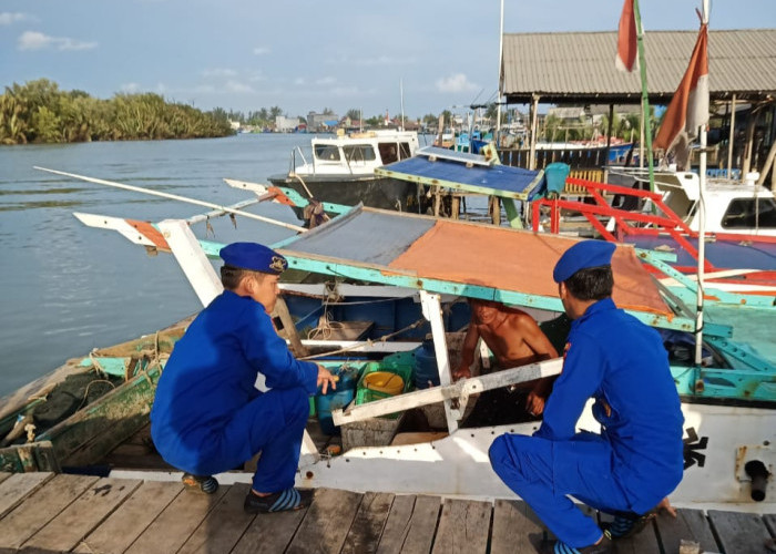 Satpolairud Polres Tanah Laut Edukasi Nelayan: Wajib Pakai Life Jacket & Cek Cuaca Sebelum Melaut!