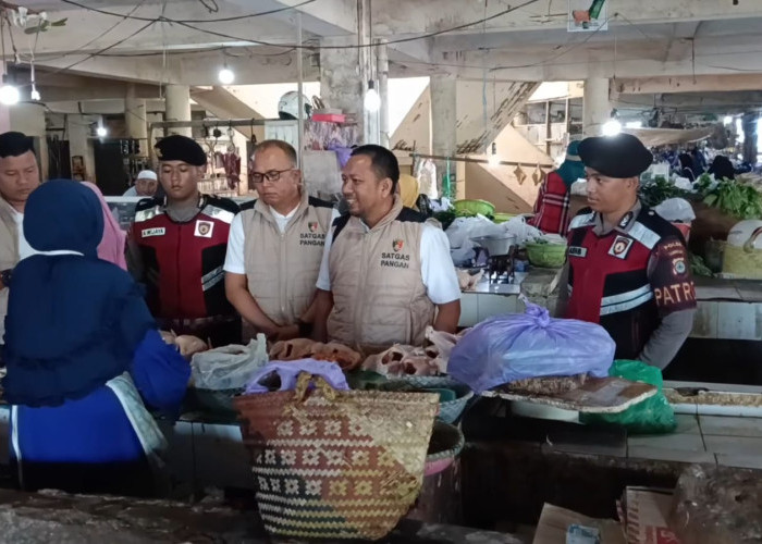 Satgas Pangan Polda Kalsel Sidak Pasar Ahad Kertak Hanyar, Harga Sembako Diawasi Ketat!